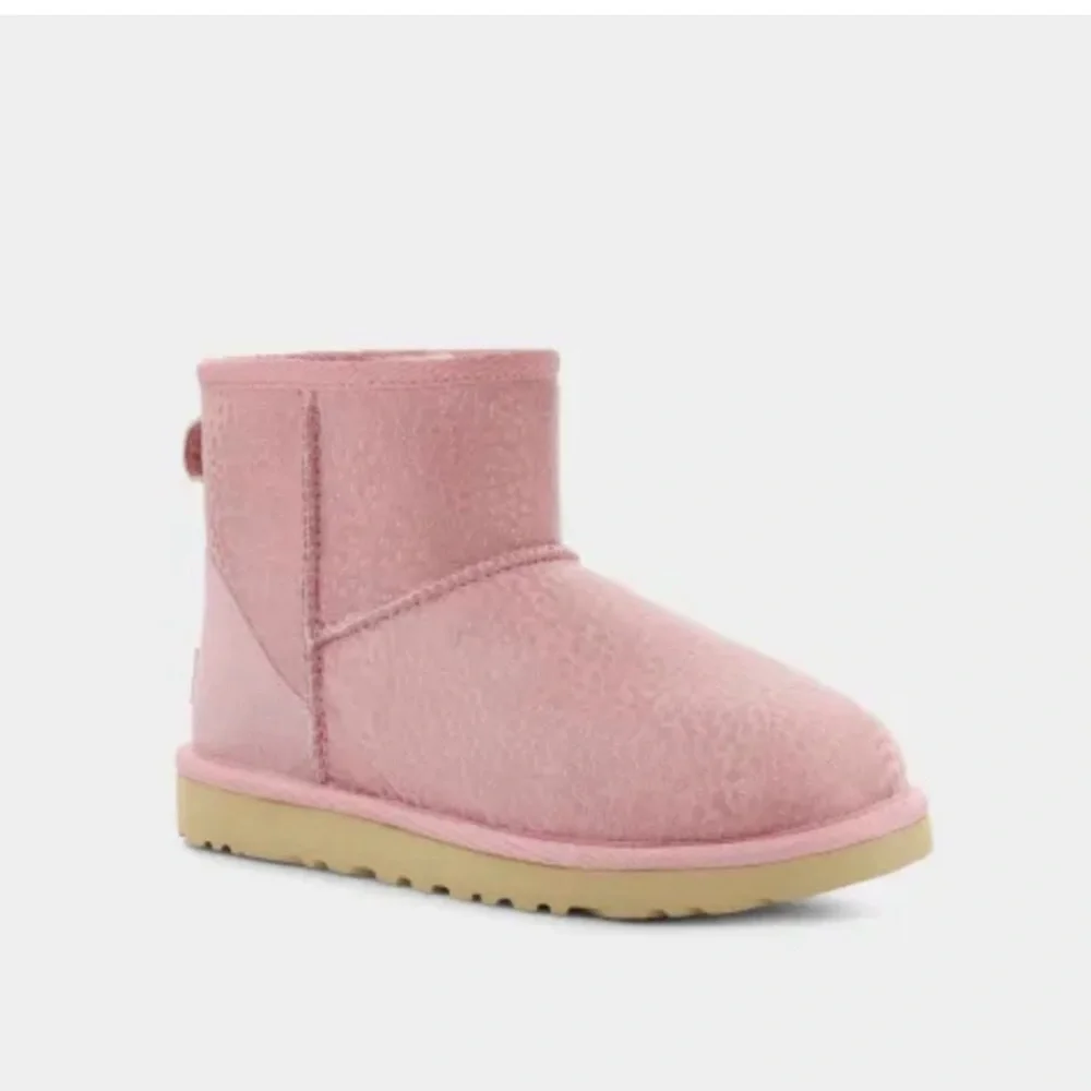 UGG classic mini